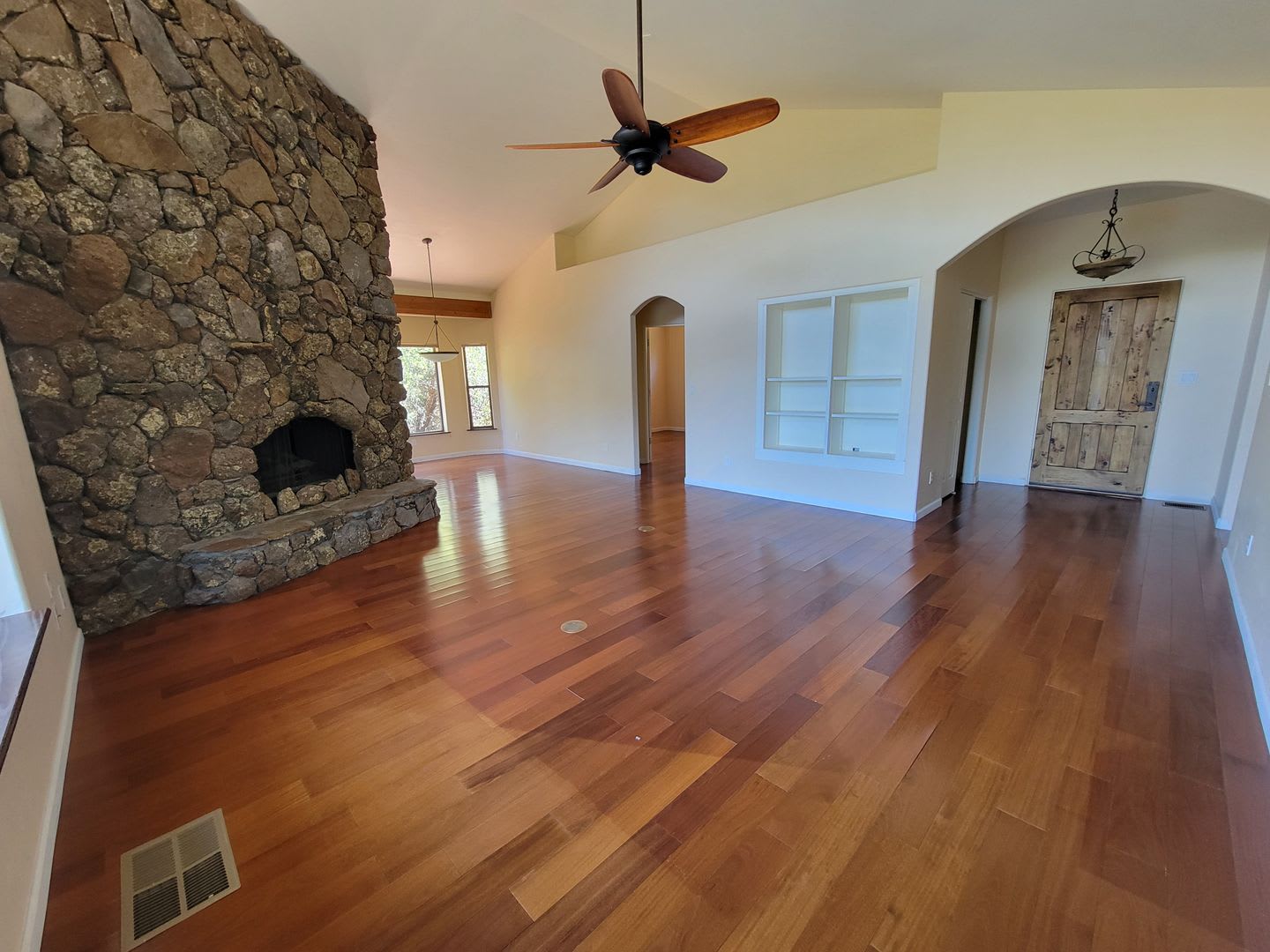 Unfurnished 1 Year Long Term Rental – photo 4