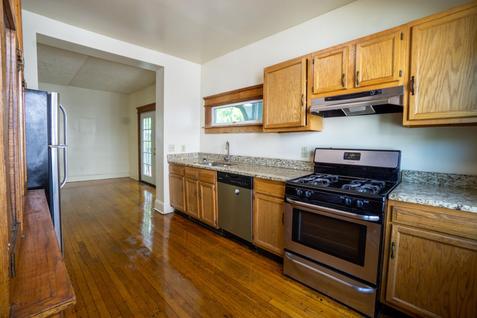 960 Lancaster Ave – photo 2