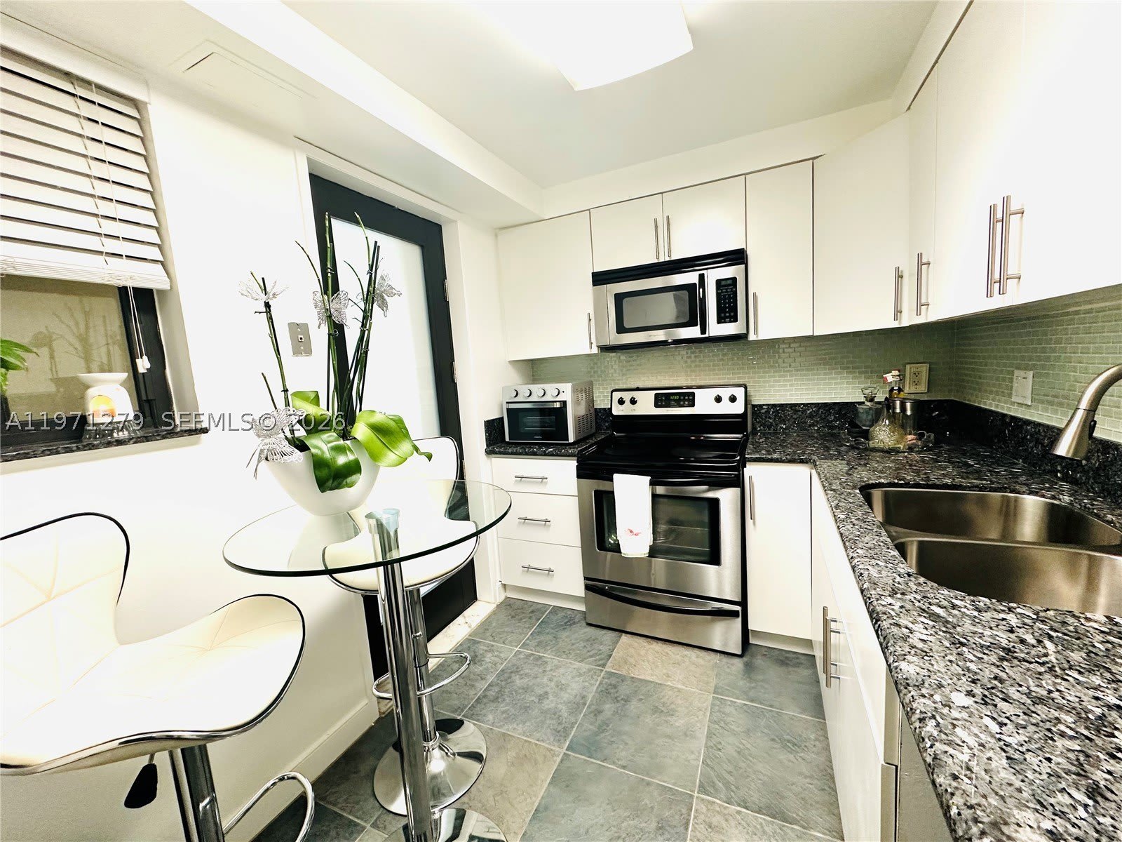 301 Golden Isles Dr – photo 4