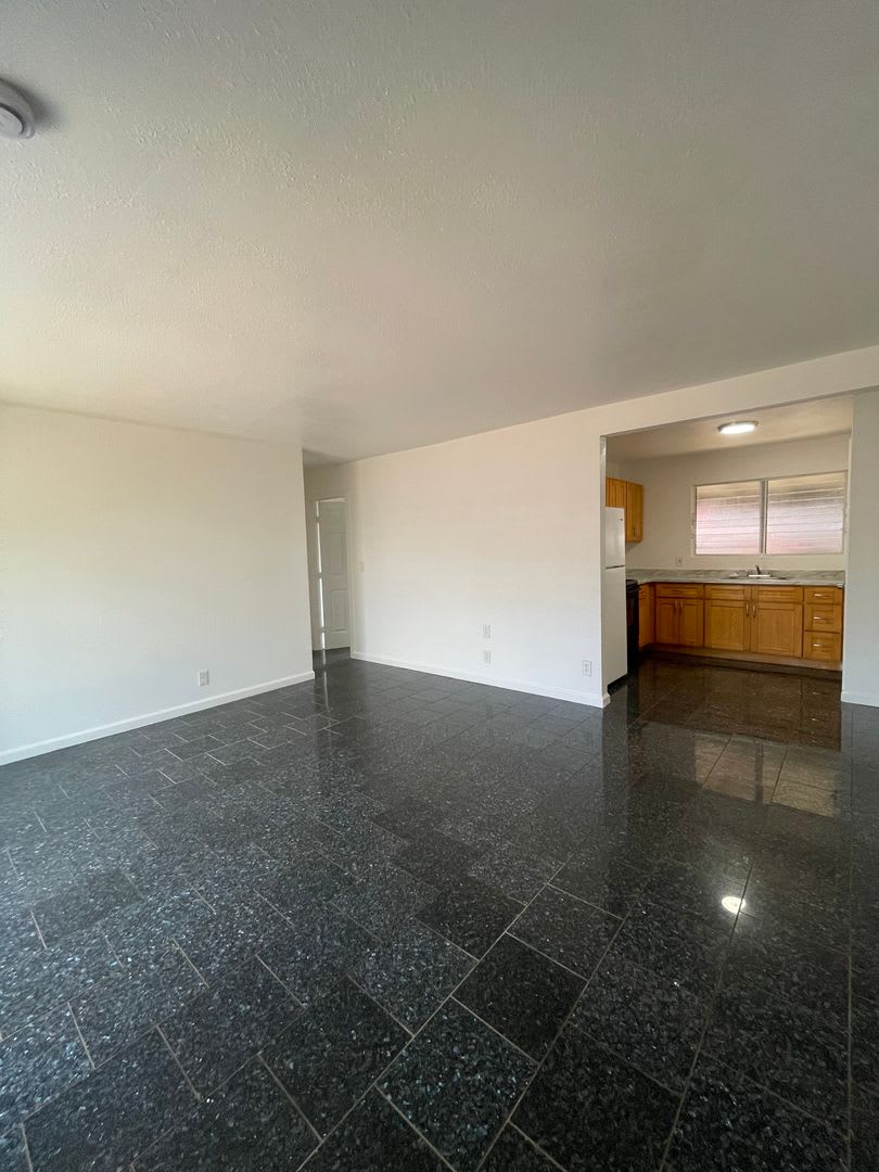 3 bedroom, 2 bath, 920 sq/ft, 1 parking – photo 4