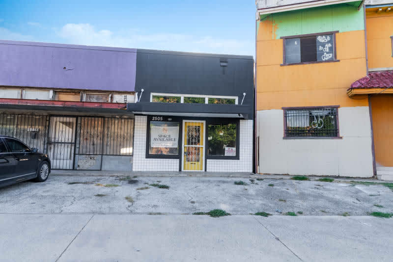 2505 South Presa Street – photo 1