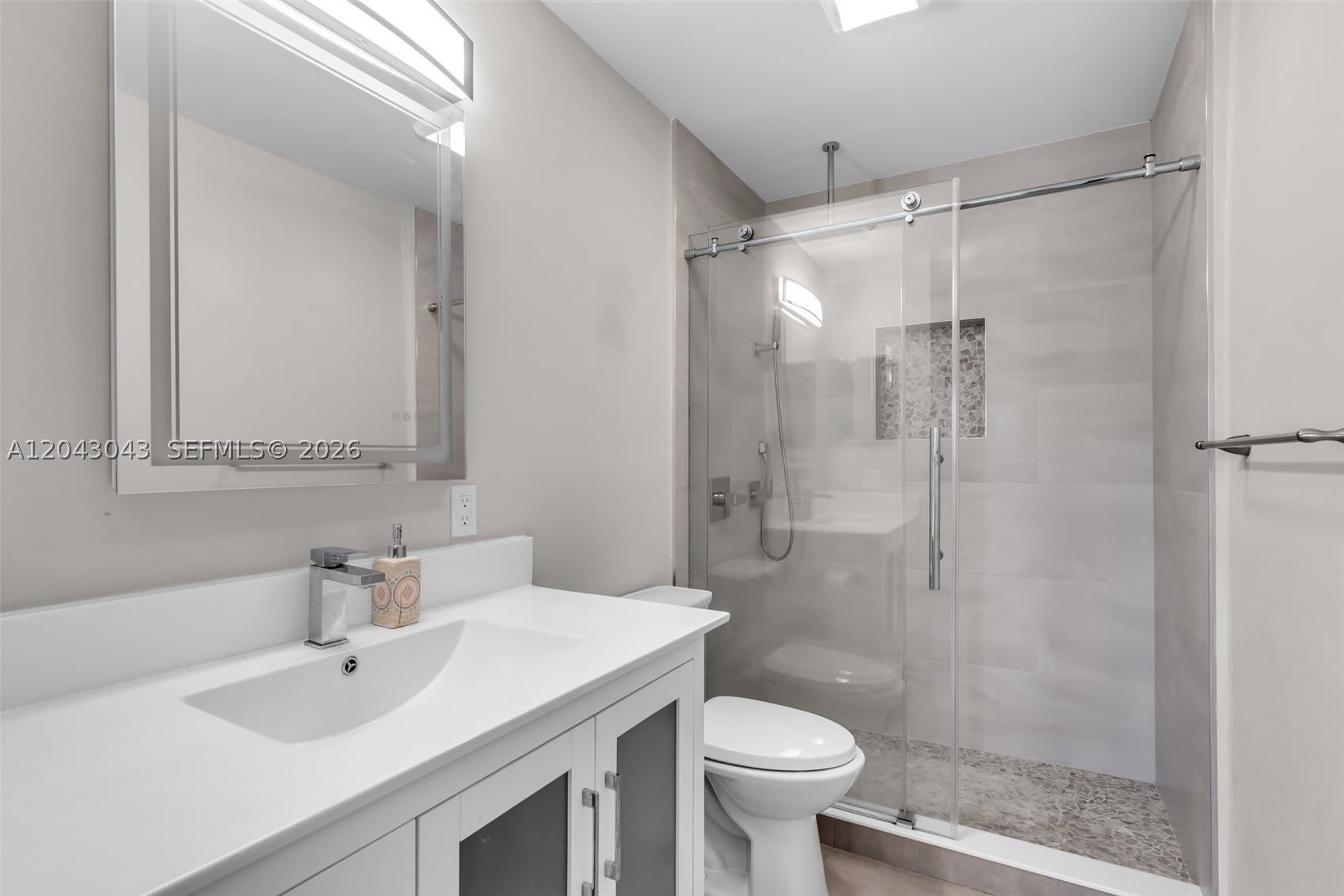 2175 NE 56th St – photo 3