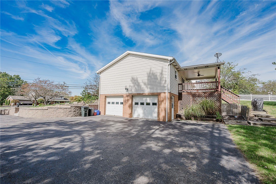 979 Barclay Rd – photo 3
