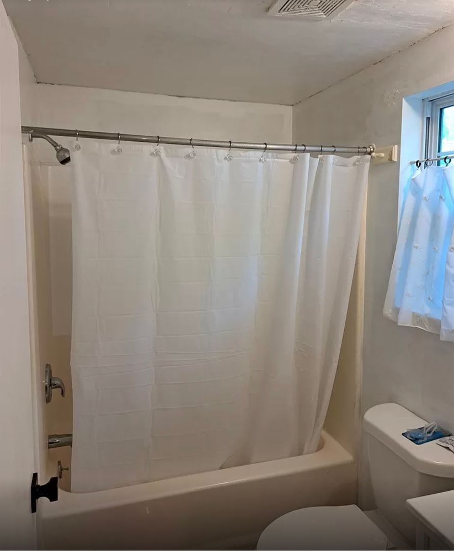 895 2 Bed 1 Bath Single Family Home – photo 2