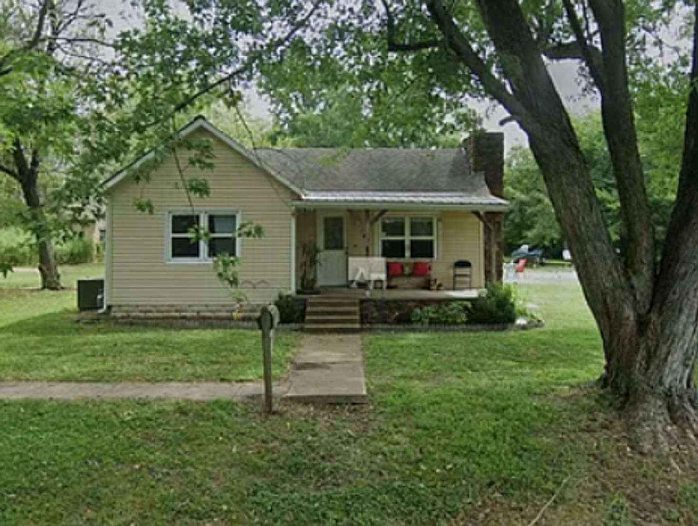 2 Bed, 1 Bath – photo 1