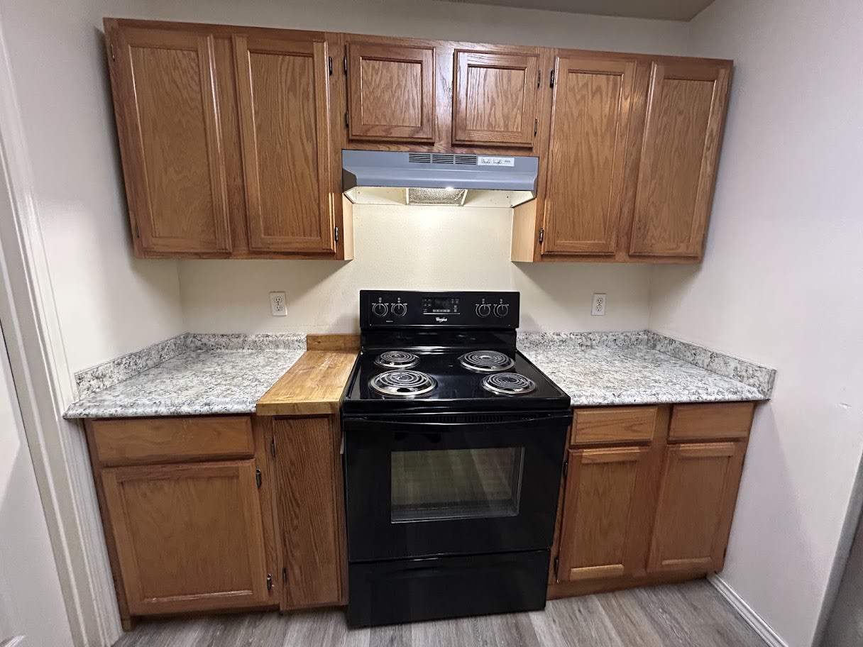 1211 N Oakland Apt. #3 – photo 2