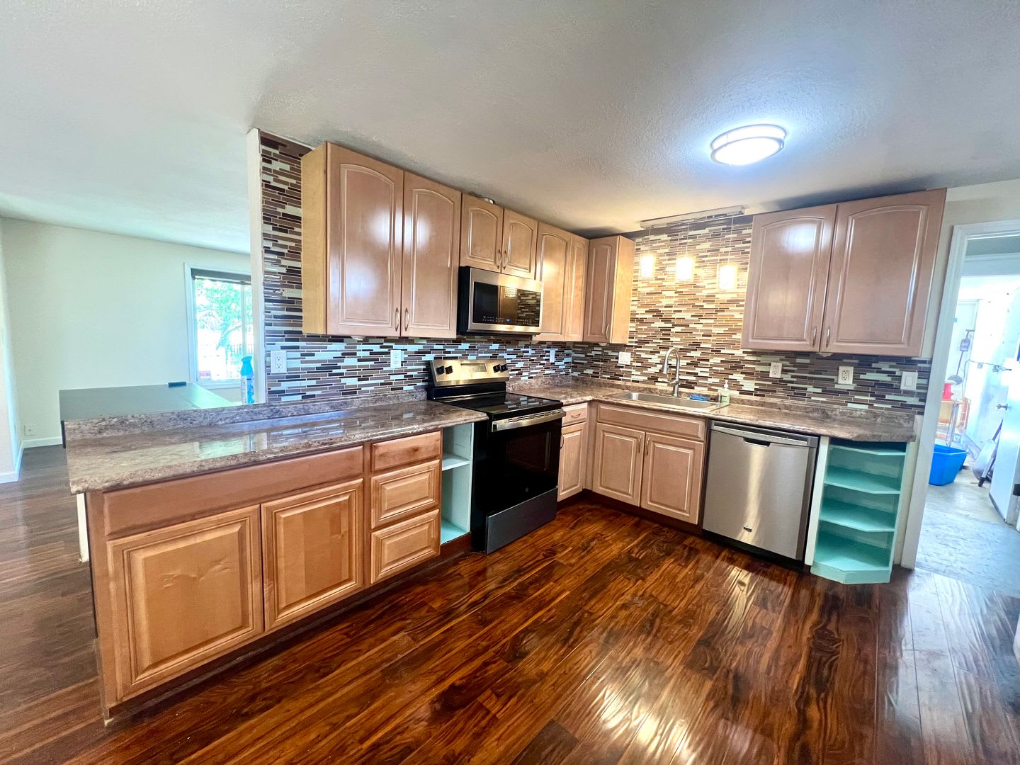 3 Bedroom, 2 Bathroom Home with Plenty of Space – photo 5