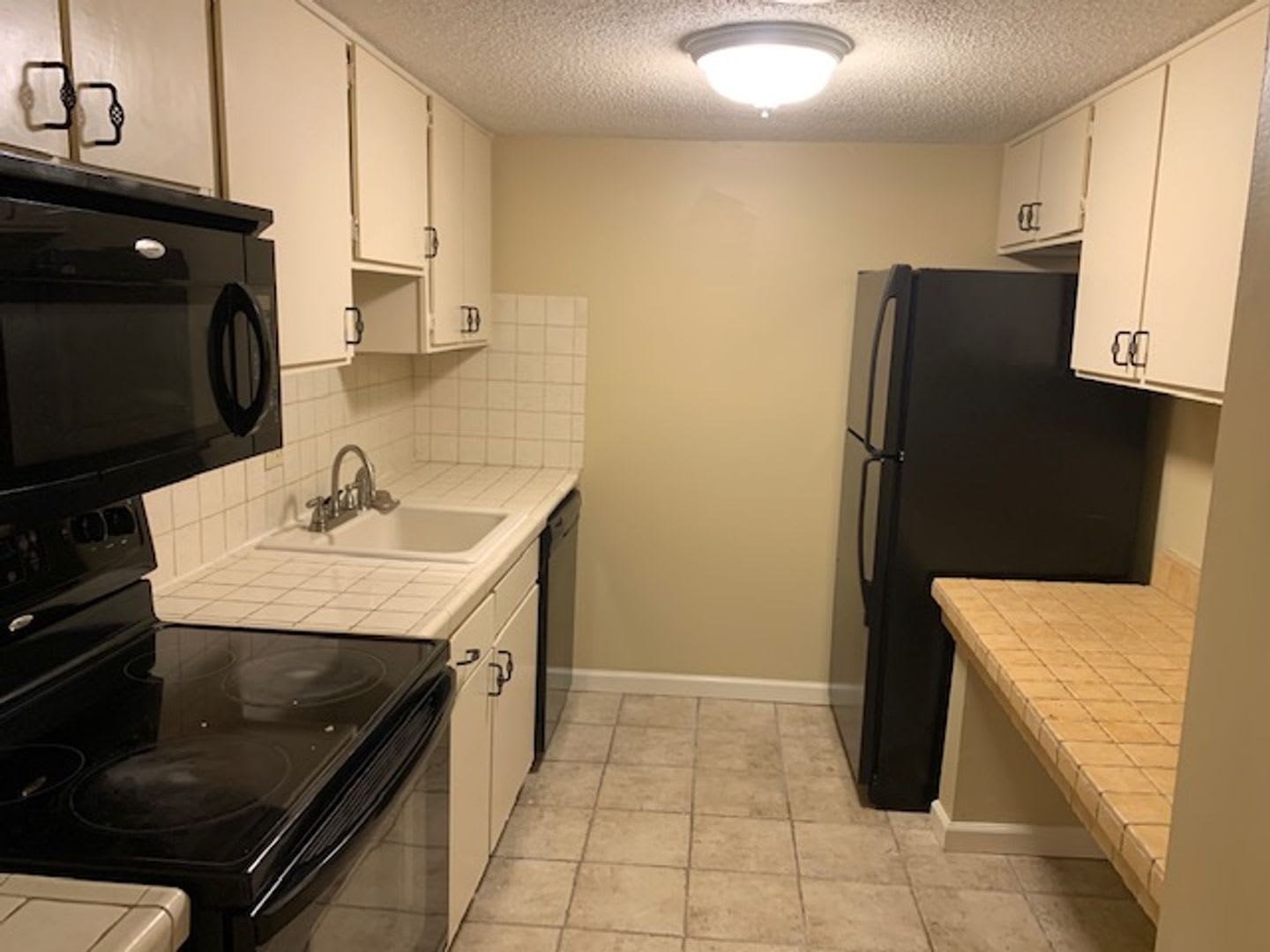 1BD/1BA Condo located in Germantown! – photo 3