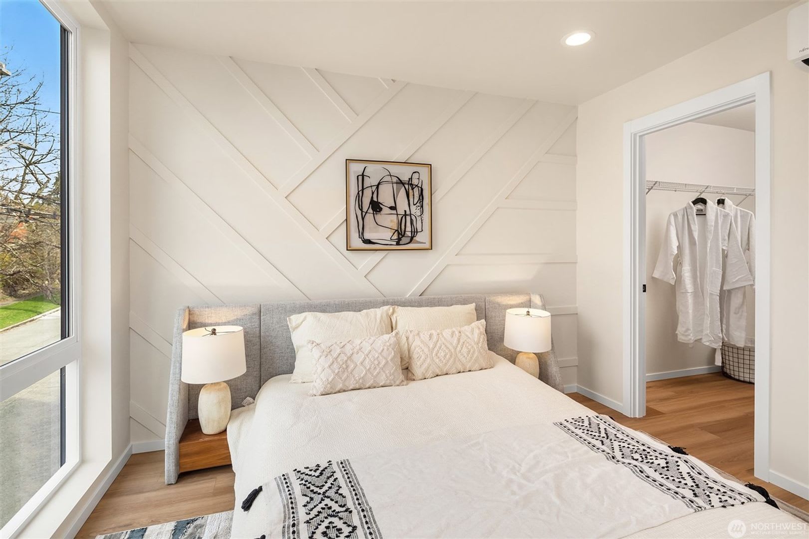 Elegant Ballard 2 year old townhome – photo 5