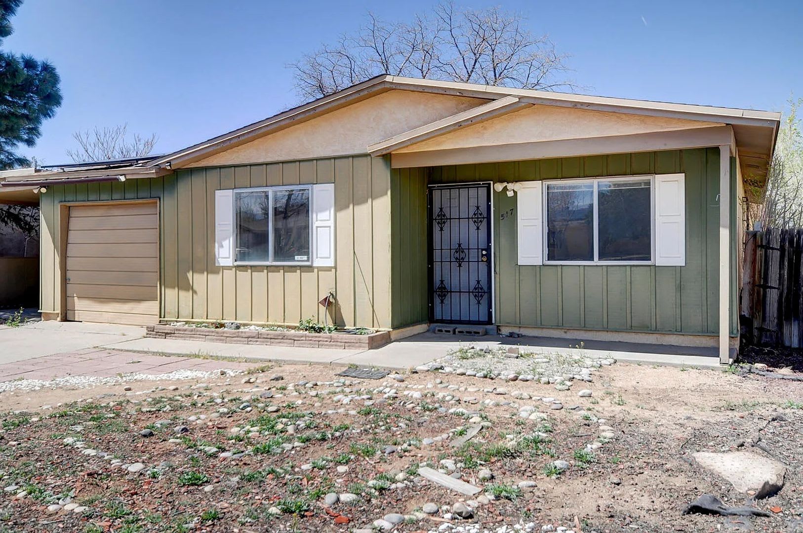Charming 3 Bedroom 1.5 Bathroom Home In The NE! – photo 2