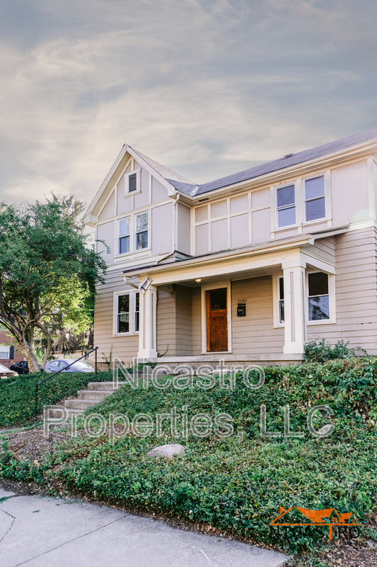 2140 Waldeck Avenue – photo 1