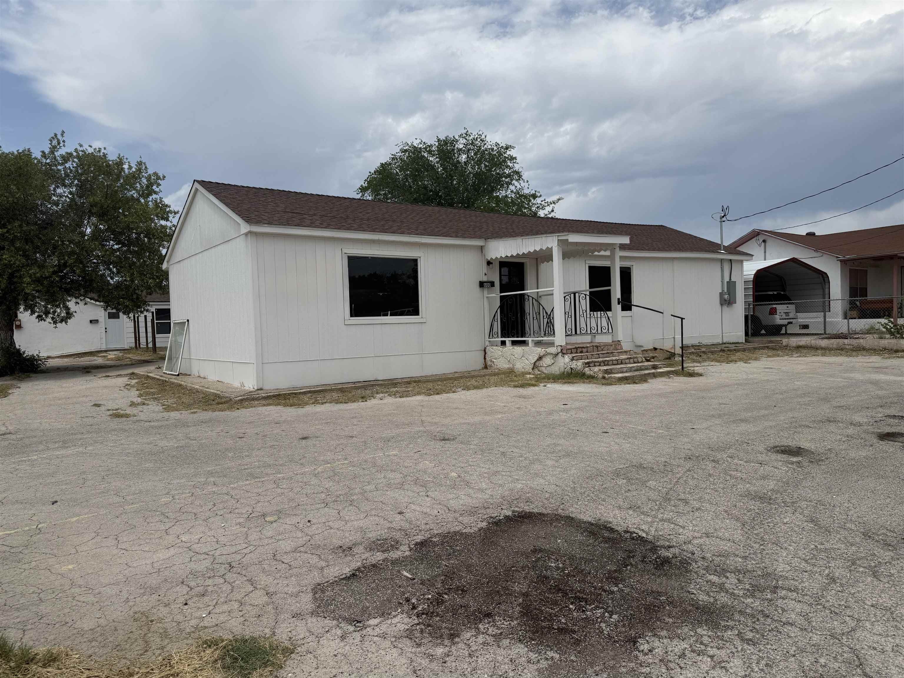 600 E 10th – photo 2