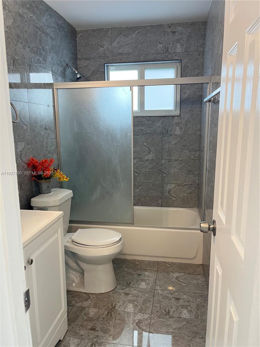 150 NE 173rd St – photo 5