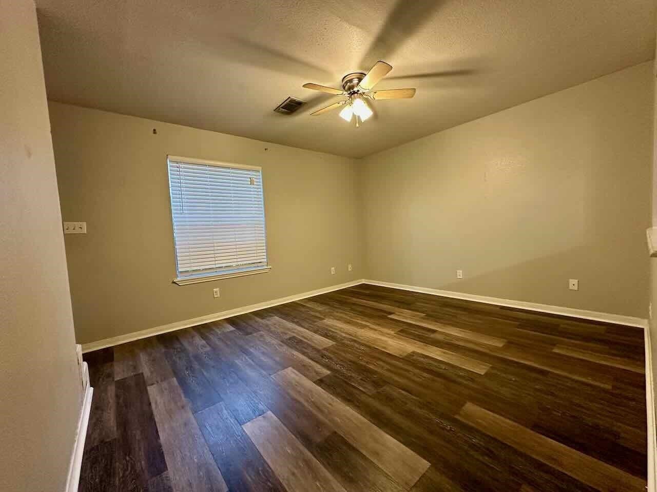 527 N Village Creek Parkway – photo 5