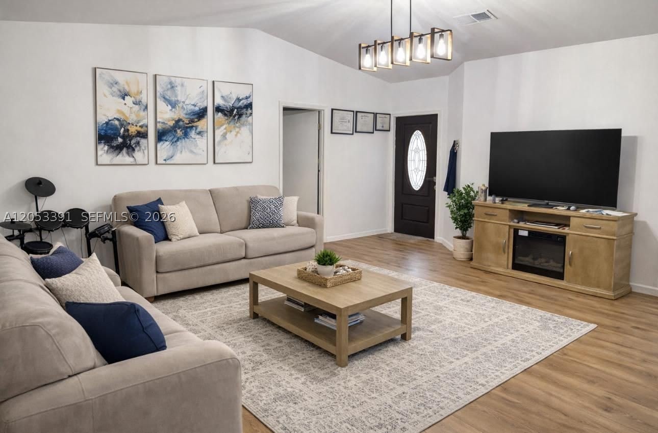 9821 W Elm Ln – photo 2