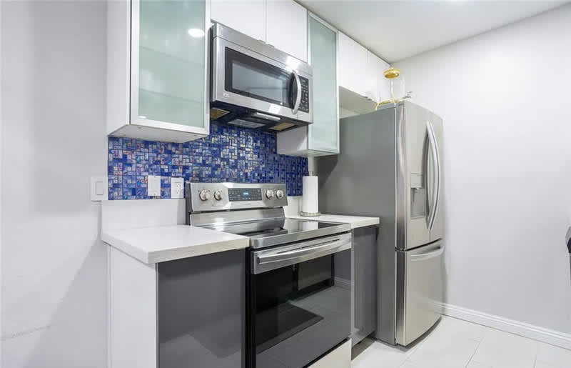 355 S Madison Ave – photo 2