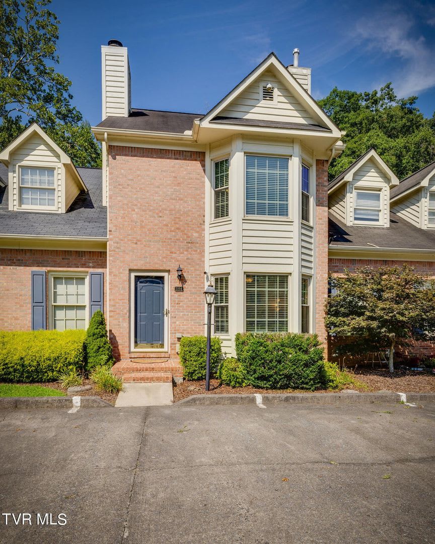 3 Bedroom/3.5 Bath 2 story Condo – photo 1