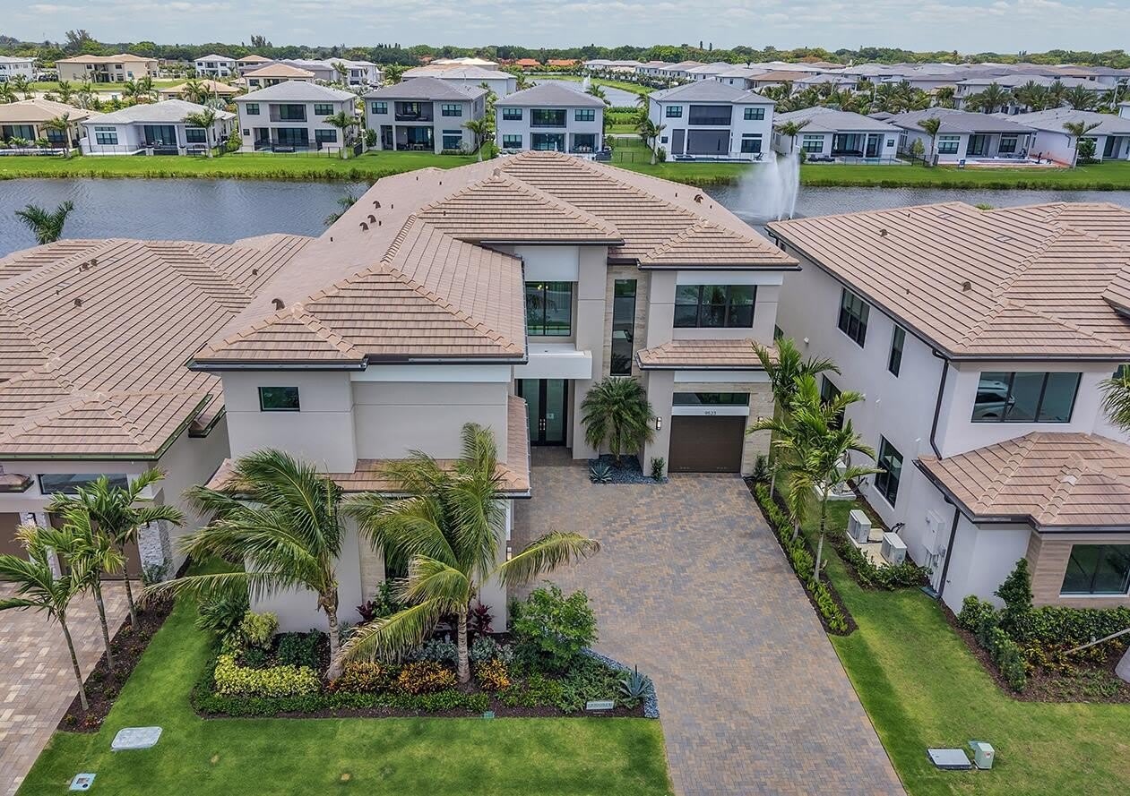 9523 Riverside Park Drive – photo 1