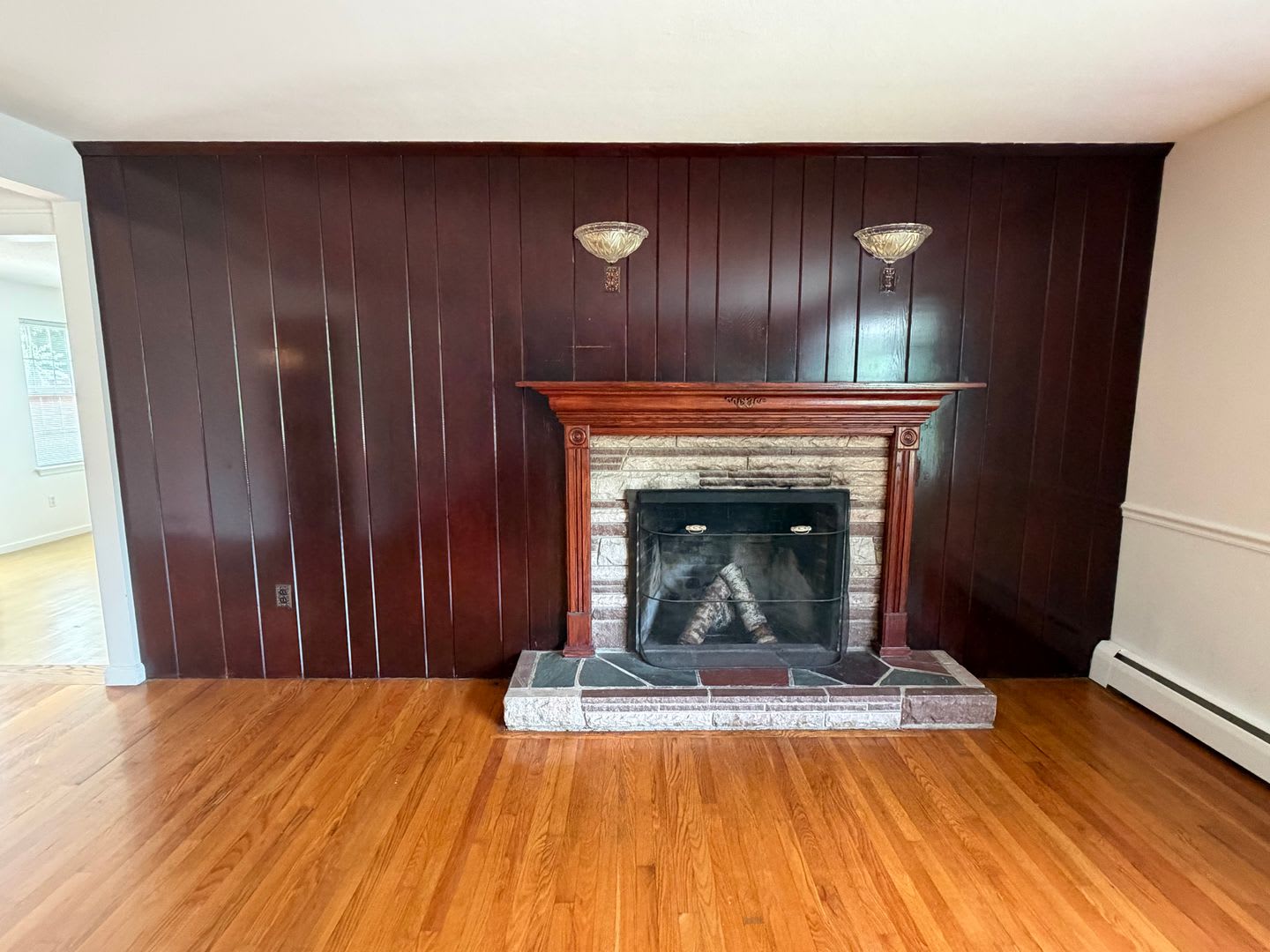 Beautiful 4 Bedroom Home In Danbury – photo 2