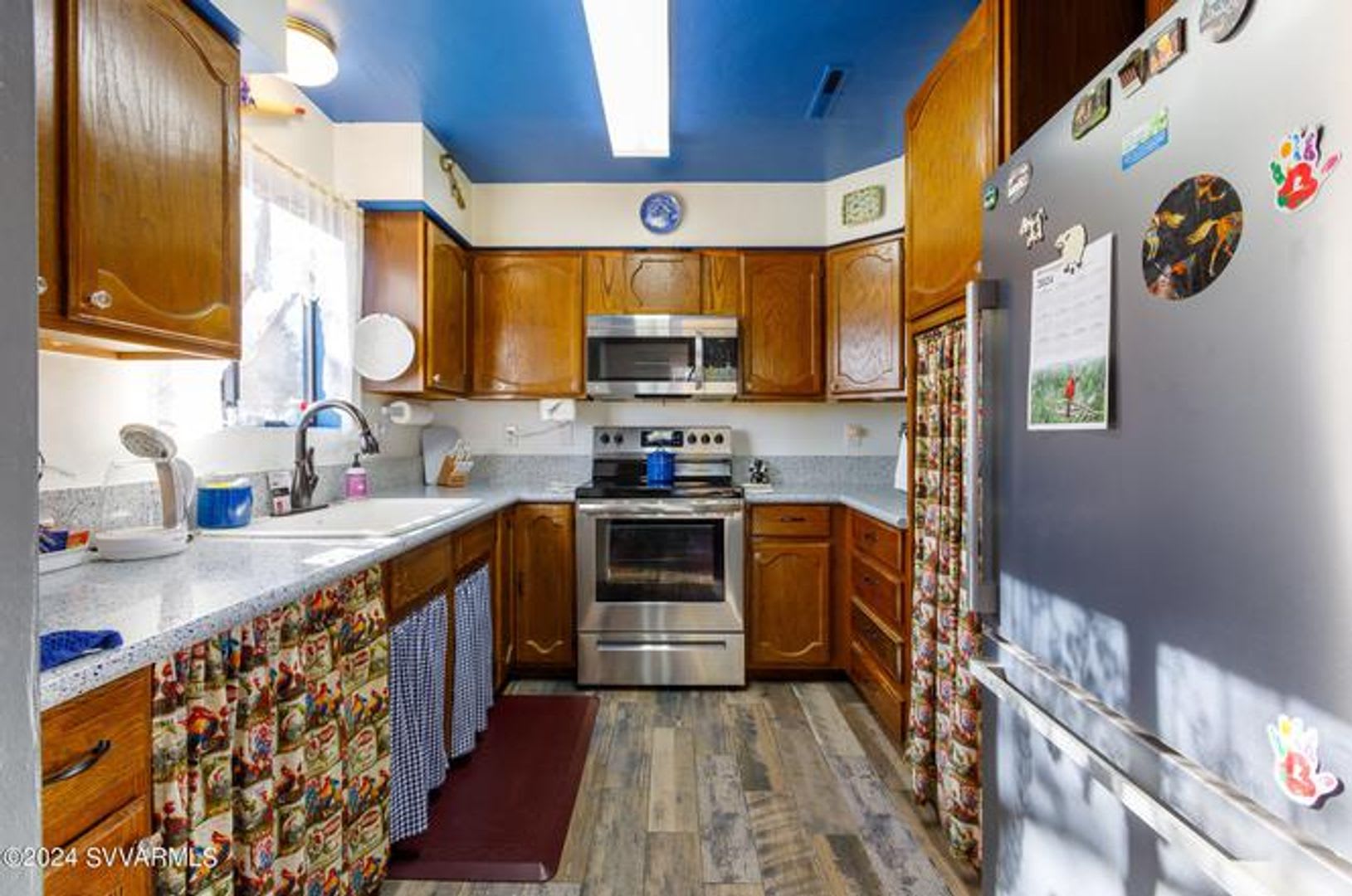Coming Soon Completely Furnished 2 Bedroom Home With Loft Contact Property Pros Property Management – photo 2