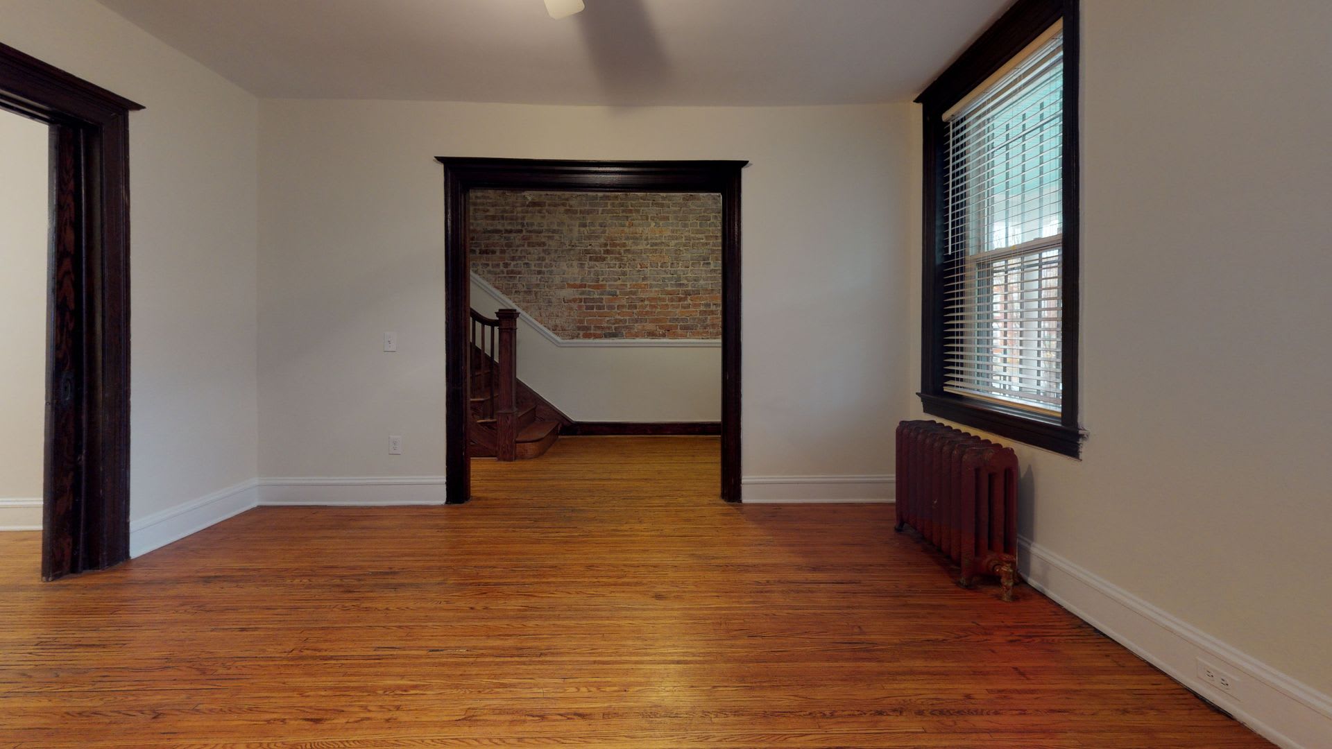 Large 4 Bedroom, 2 Bath House with Hardwood floors, walk in closets and more! – photo 4