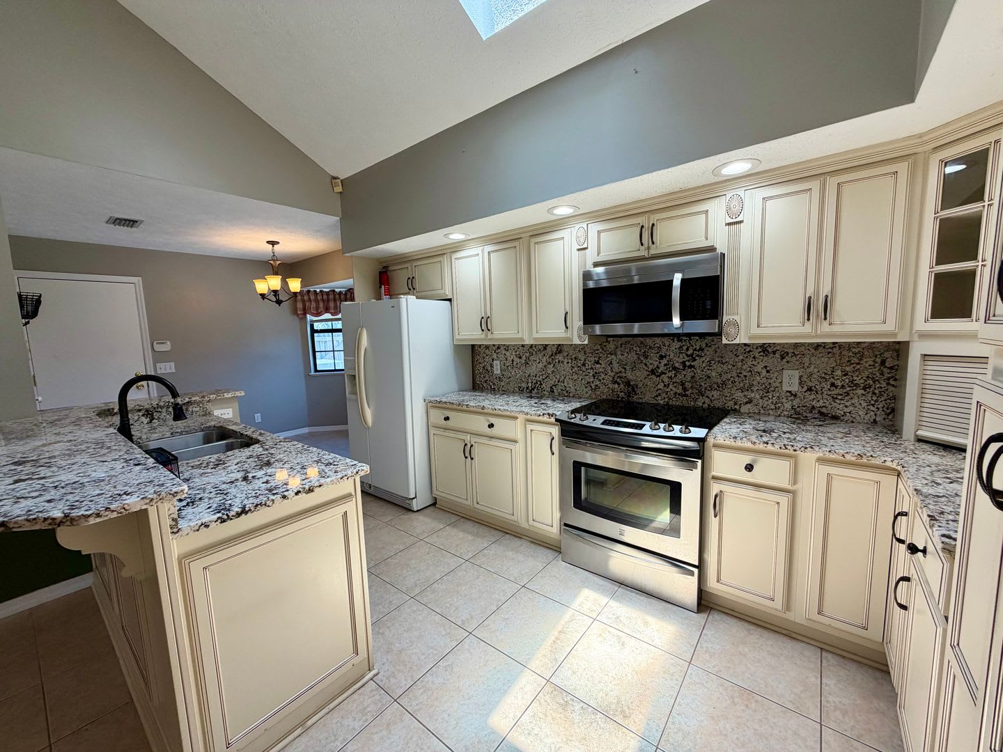 Reduced North Shore 3B 2Bth – photo 3