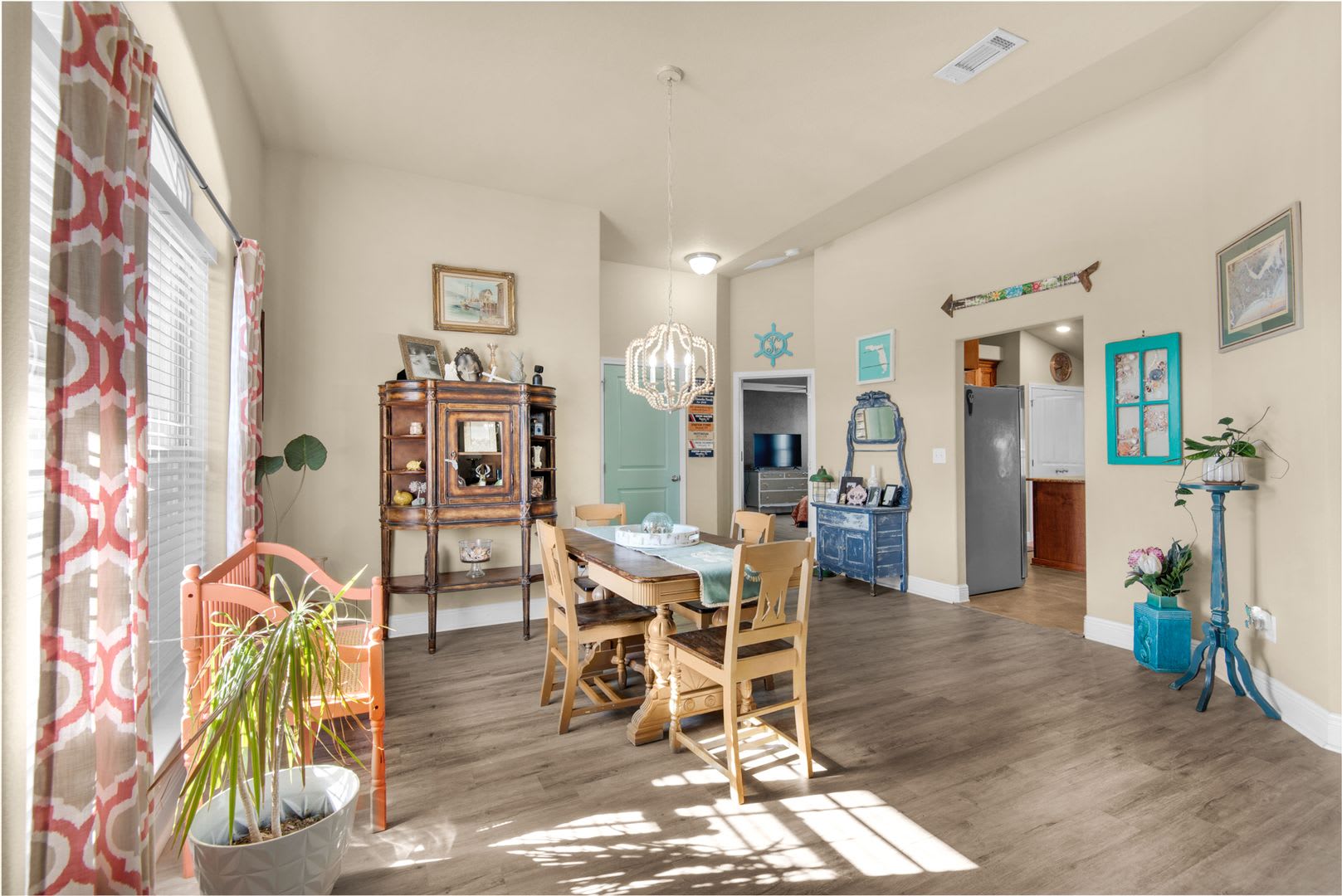 Splash in with a 4/2 pool home in Holly-Cliff Estates! – photo 5