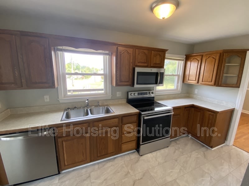890 N 10th St. – photo 4