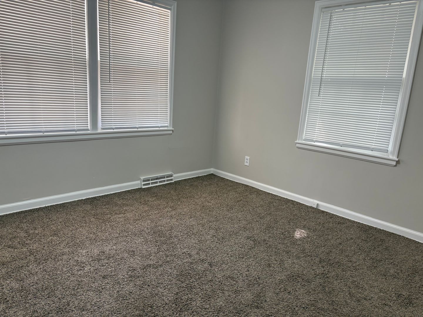 Beautiful 2 Bedroom 1 bath – photo 2