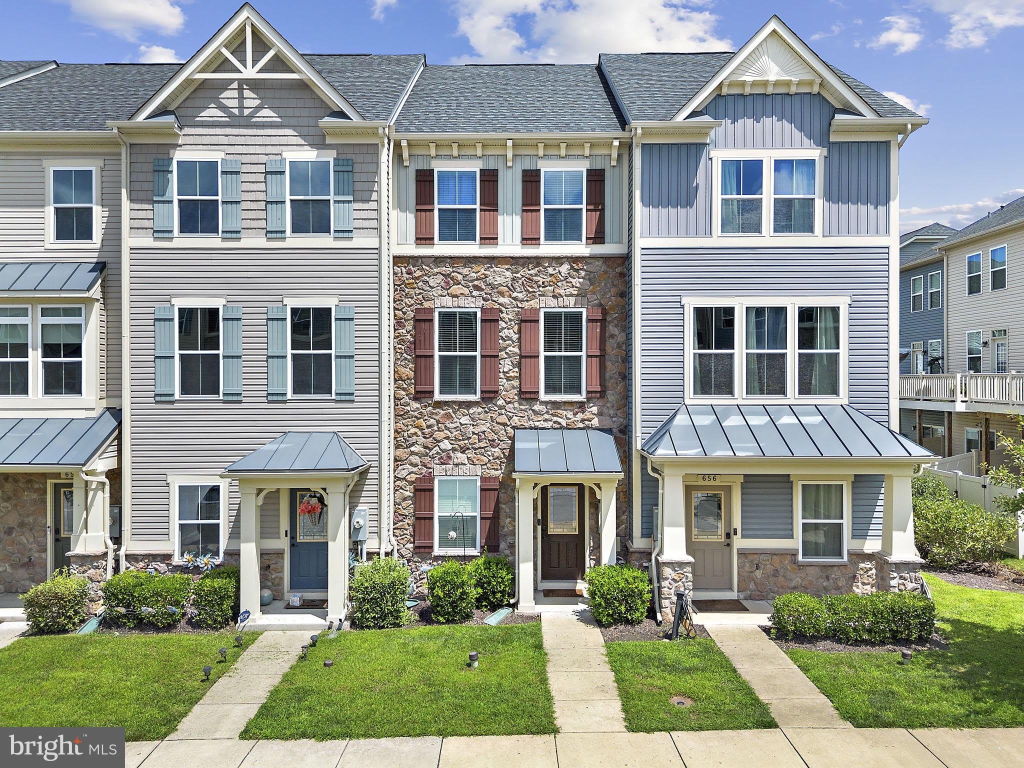 654 RAVENWOOD Drive – photo 1
