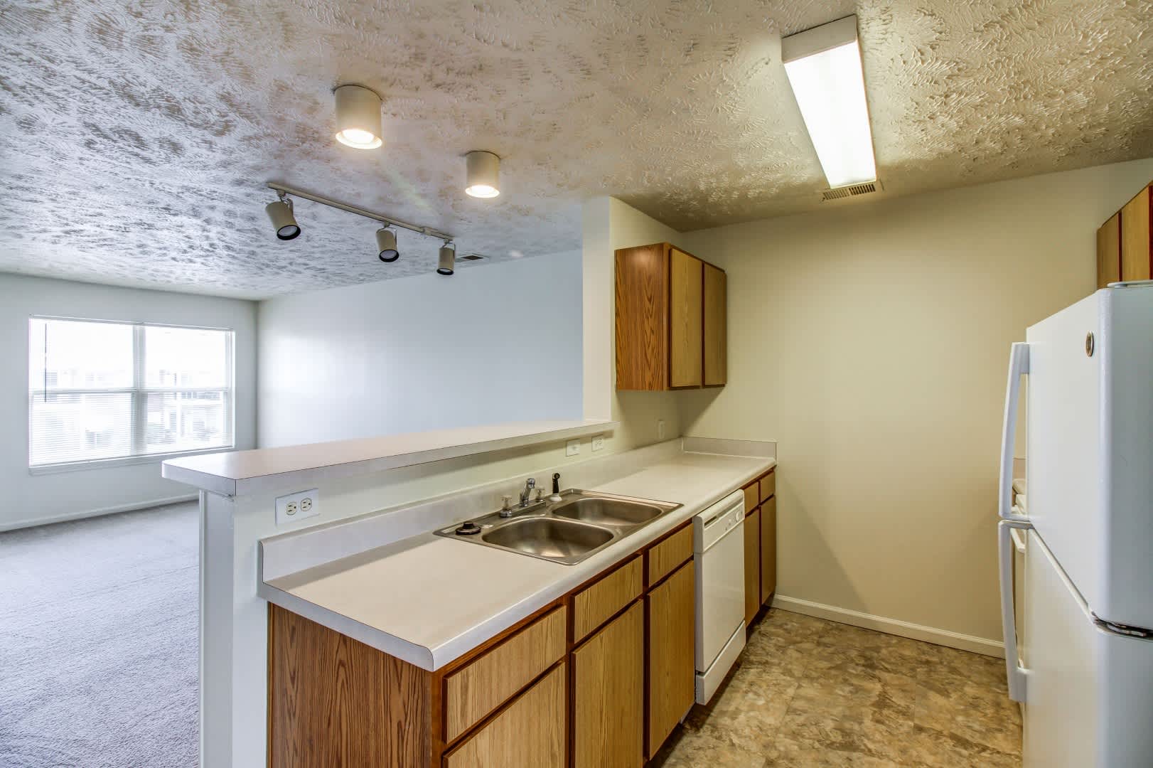 Riverbend Apartment Homes – photo 3