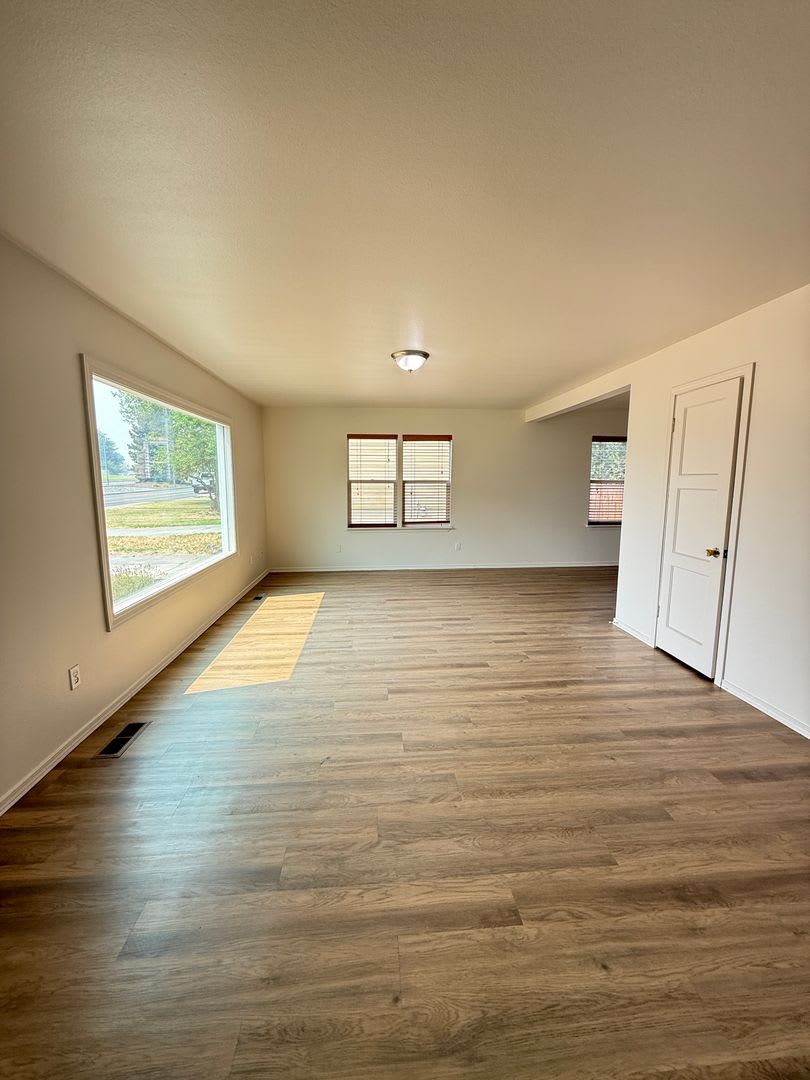 1404 Swift Blvd – photo 2