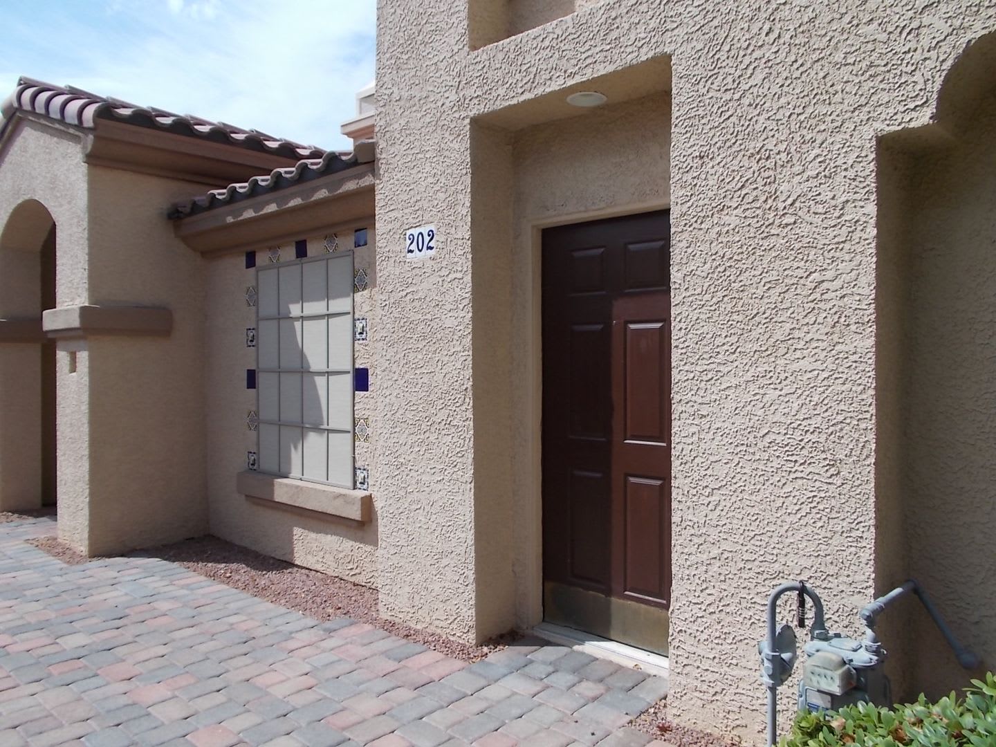 Move-In Ready 2BD/2BA Corner-Unit Condo in Guard-Gated Painted Desert! – photo 3