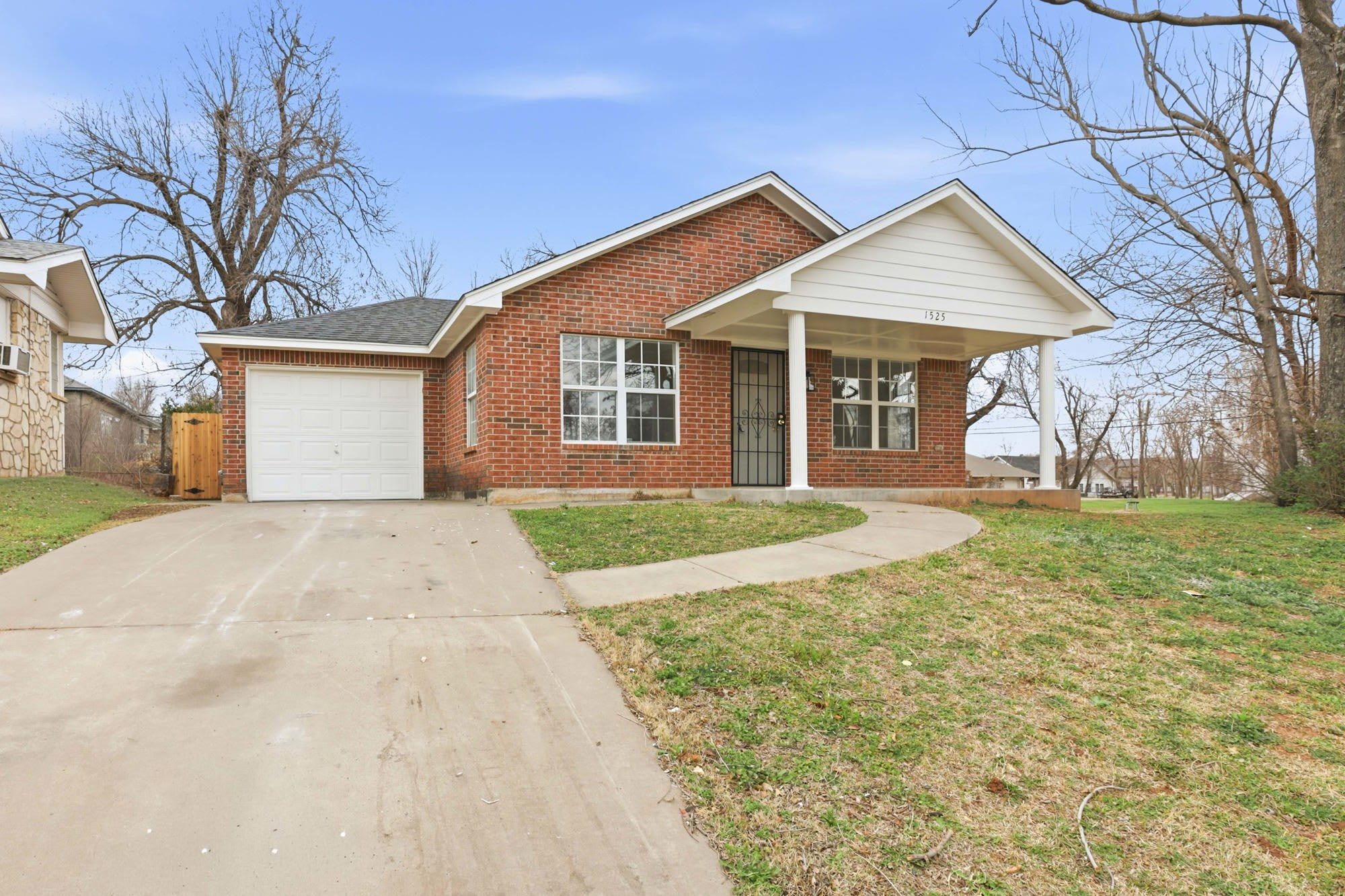 1525 Northeast 8Th Street – photo 2