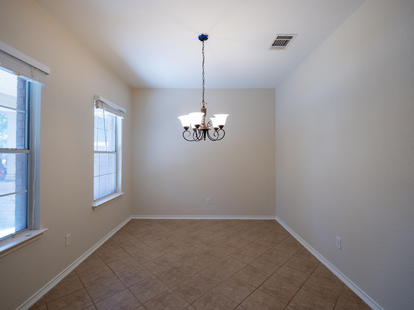 Welcome to your new home at our charming property – photo 3