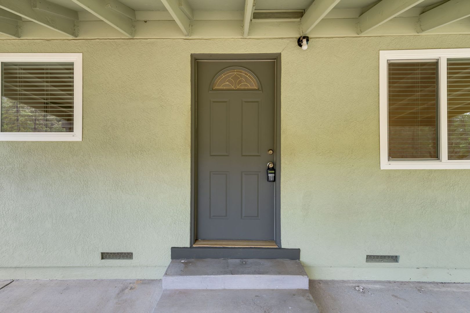 Peaceful Country Living With Updated Bathroom And Covered Porch – photo 4