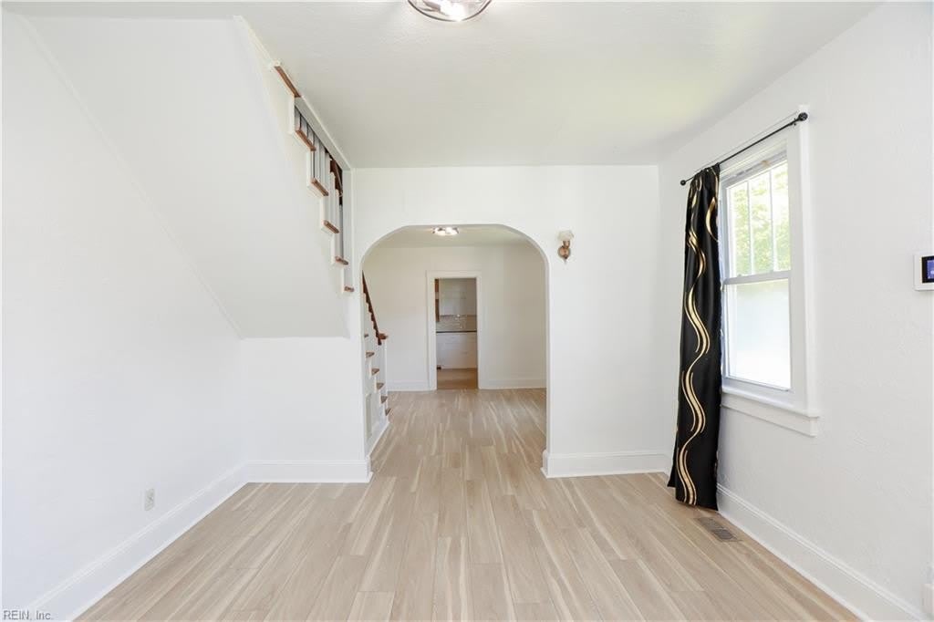 768 Mayfield Avenue – photo 4