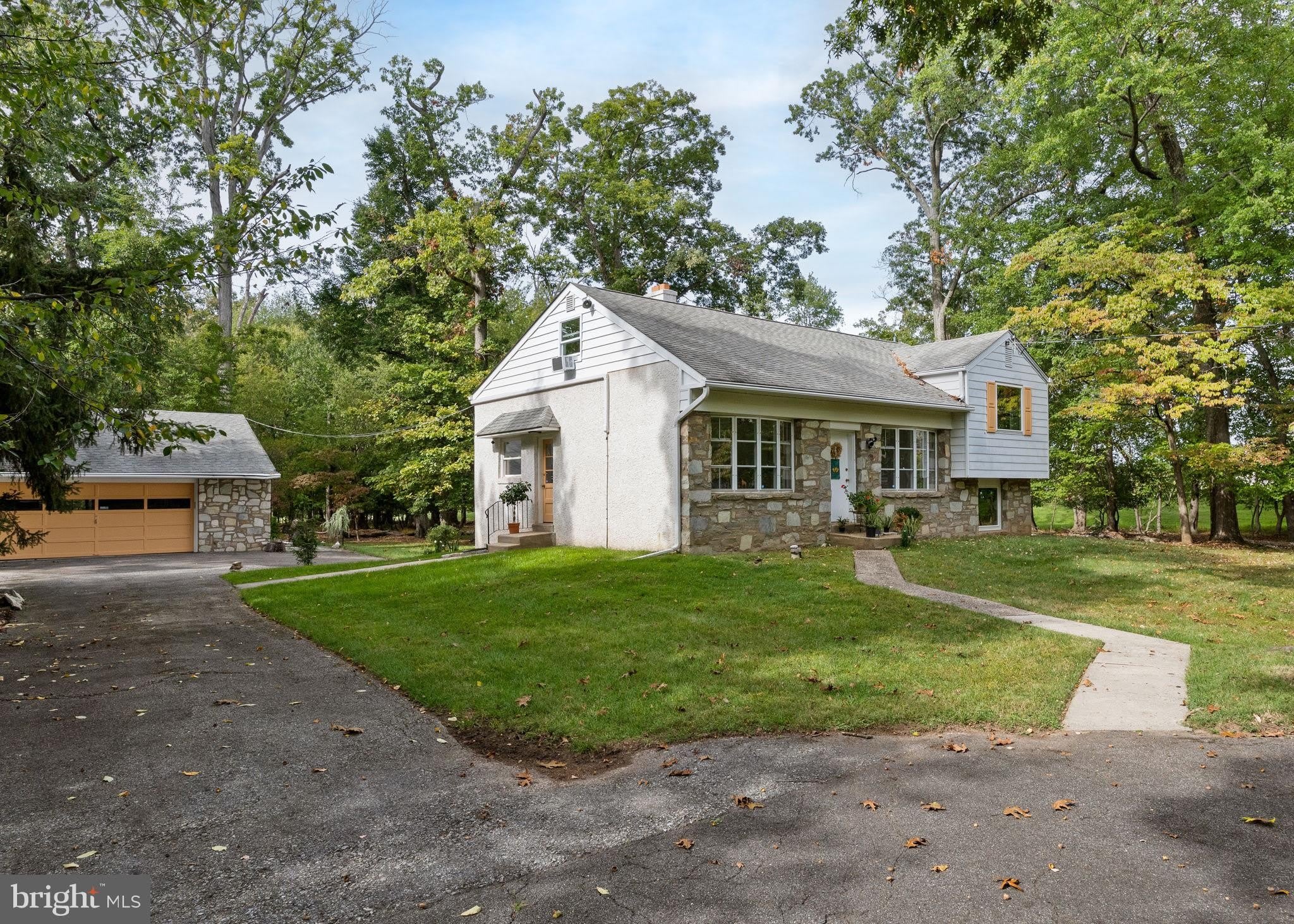 601 Cathcart Road – photo 3