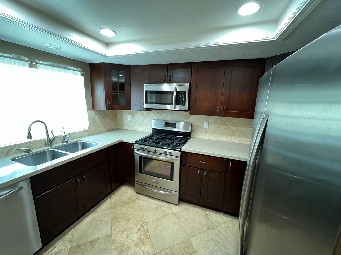 Beautifully Remodeled 2 Bed 1.5 Bath Townhome in Orange! – photo 5