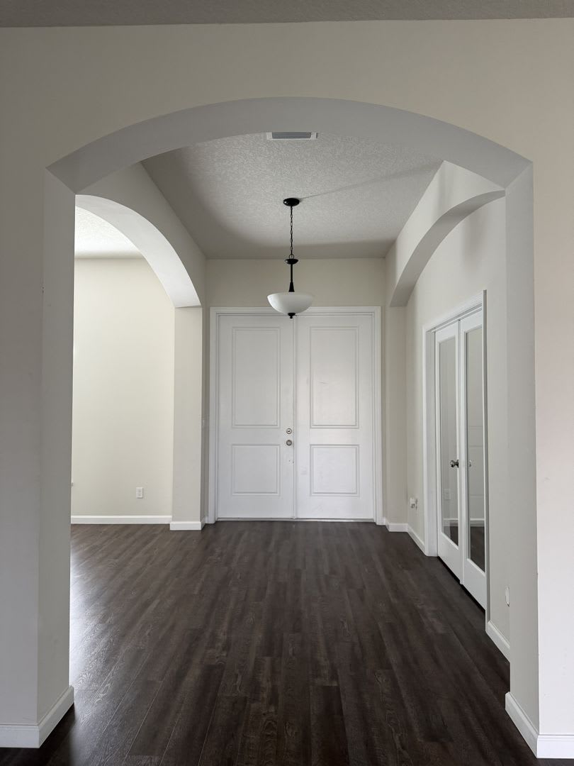Gorgeous 3-4 bedroom Home off Becker – photo 3