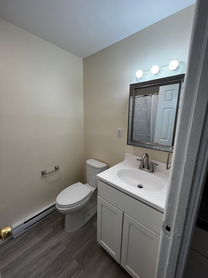 Mission Hill 2 Bed – No Broker Fee – Hot Water Included – 9/1 – photo 5