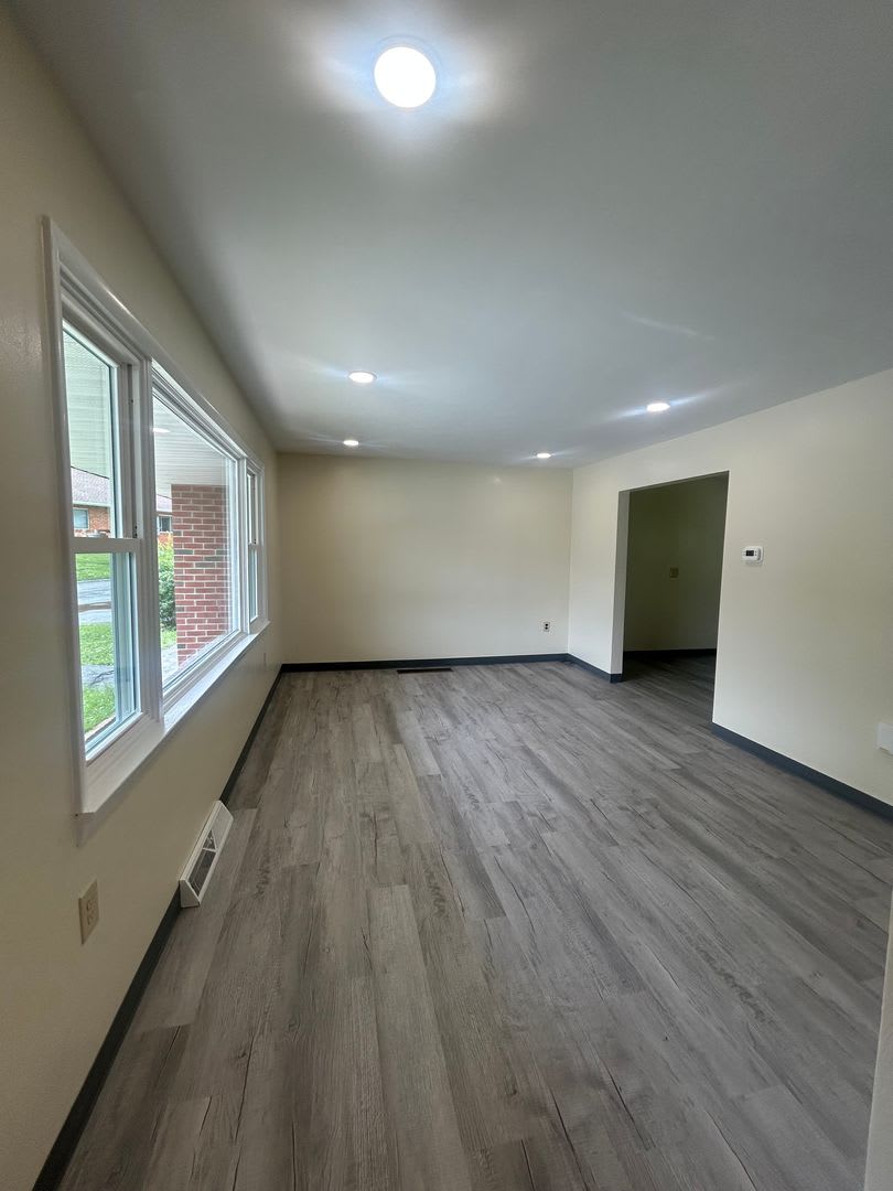 3 bedroom, 1 bath house – photo 2
