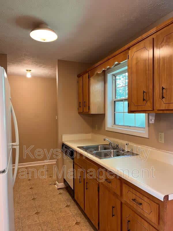 665 Artic Avenue – photo 5