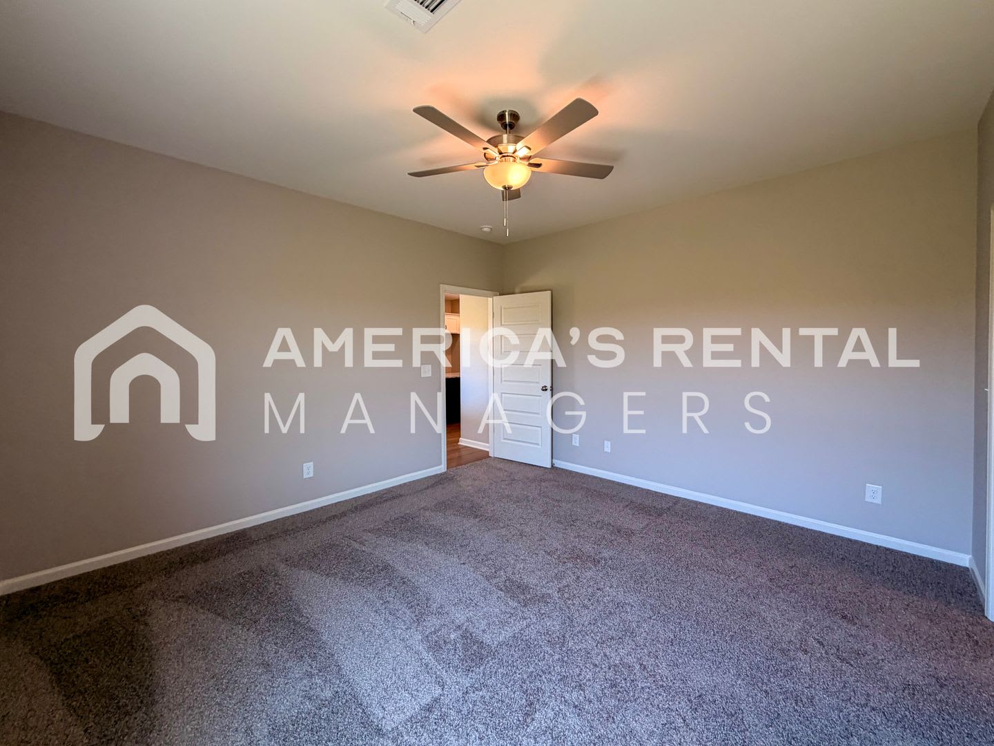 Open-Concept 4-Bedroom with Covered Patio! – photo 1