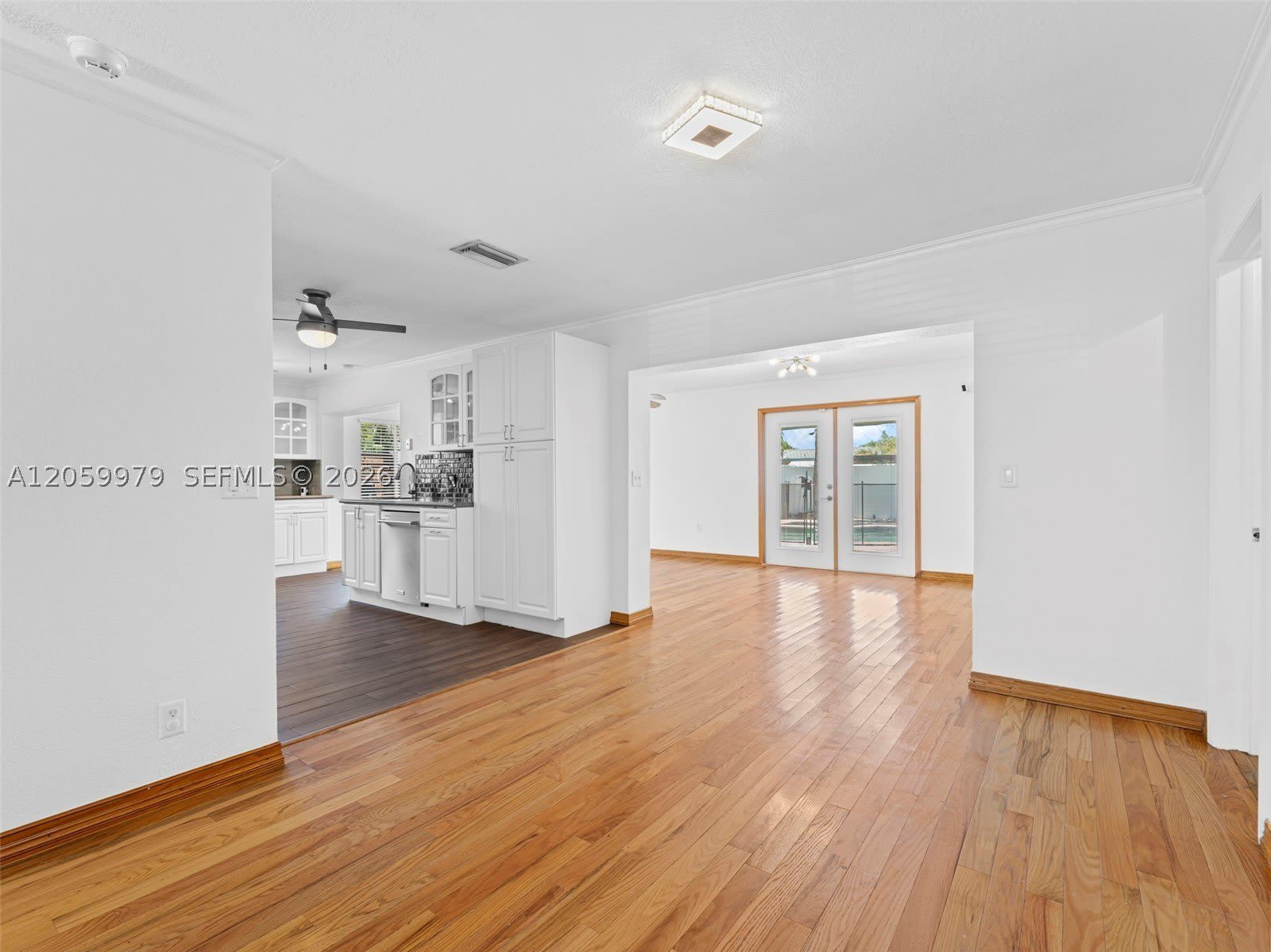 2021 N 52nd Ave – photo 4