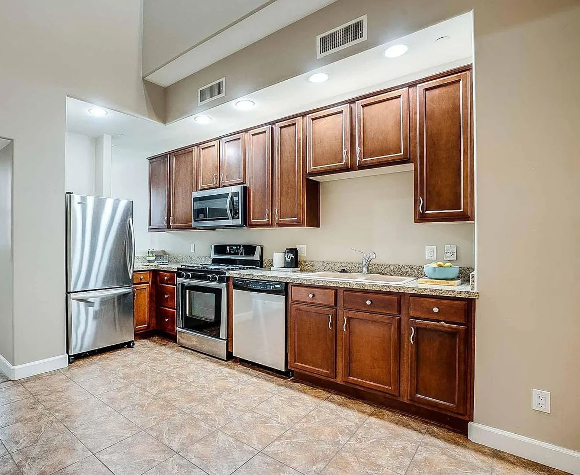 555 W 6Th St Near Asu Partially Furnished – photo 5
