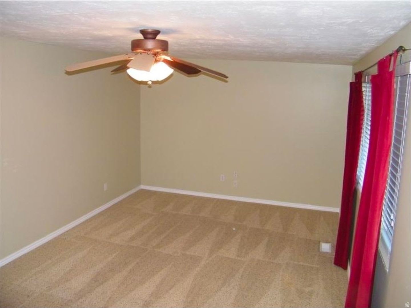 Charming 4-Bedroom Home in a Quiet West Jordan Neighborhood – photo 4