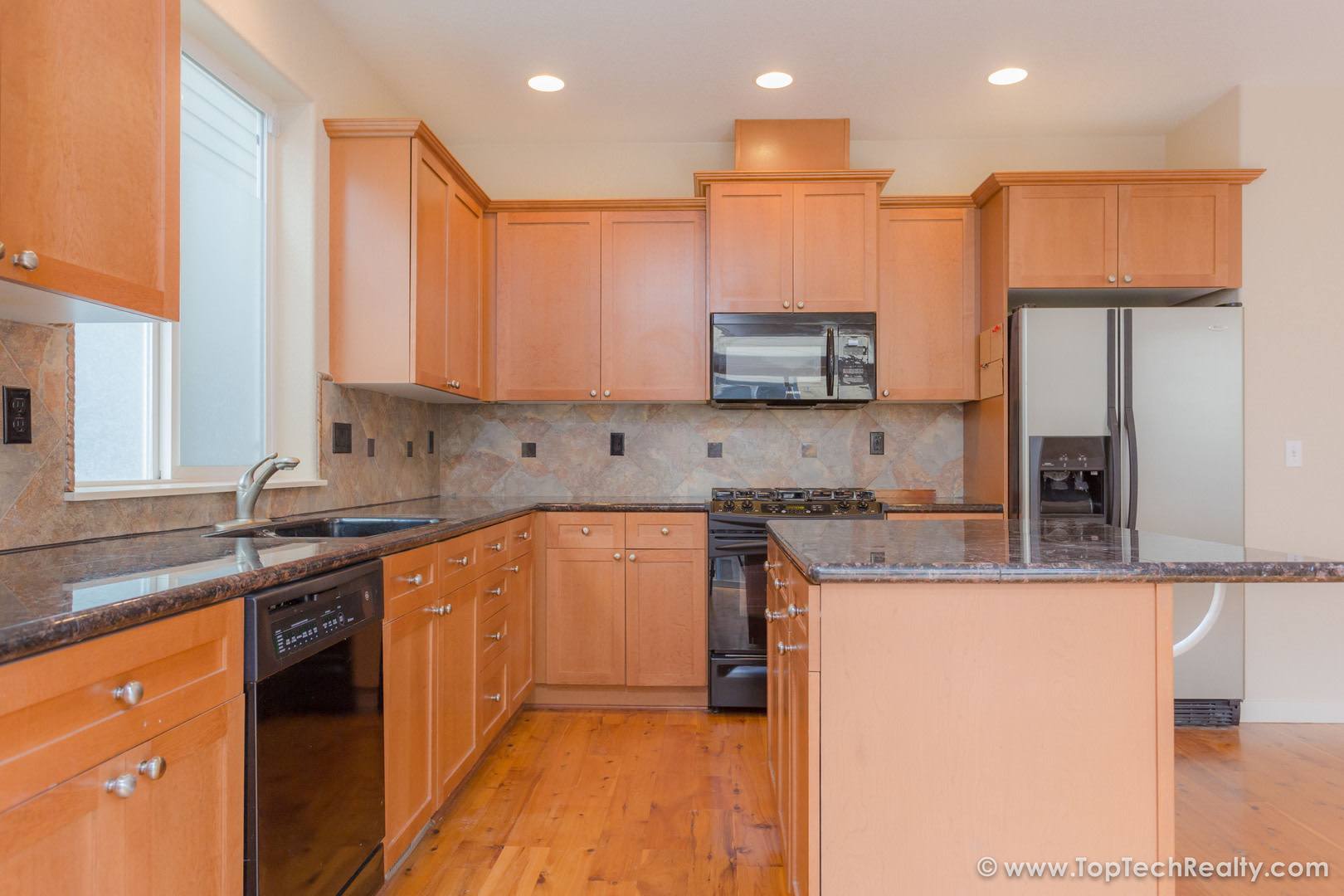 Lovely 4 Bd 2 5 Ba Single Family Home Located Near Quatama Max Station Tanasbourne Mall Orenco – photo 2