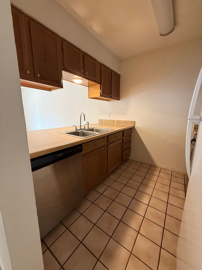 New Listing! – photo 5