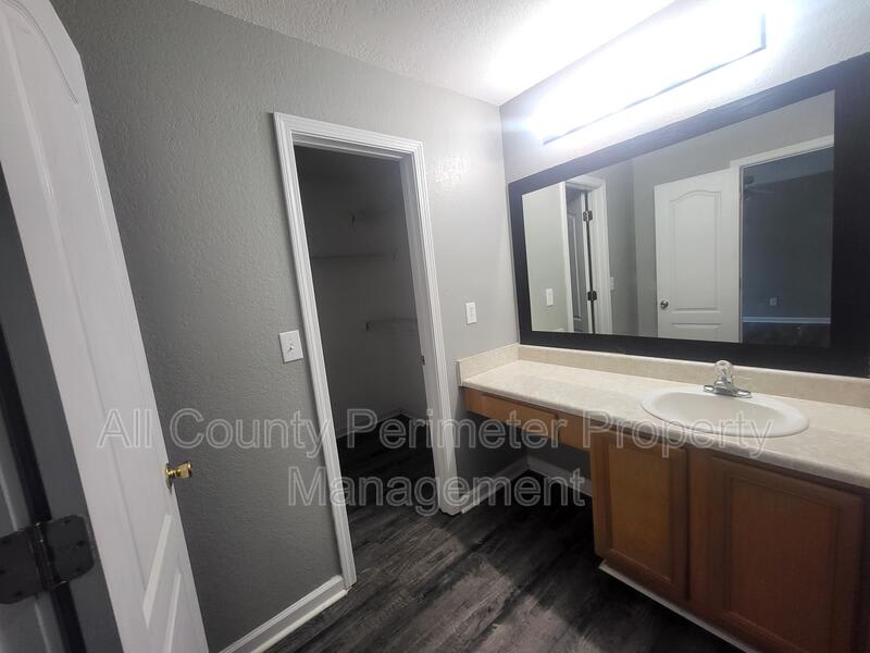 624 Oakland Hills Drive – photo 4